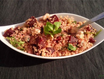 Céklás-kéksajtos quinoa